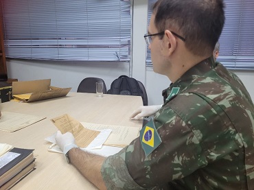 Apresentação de militar no Arquivo Histórico do Exército (AHEx)_Cel Schmidt